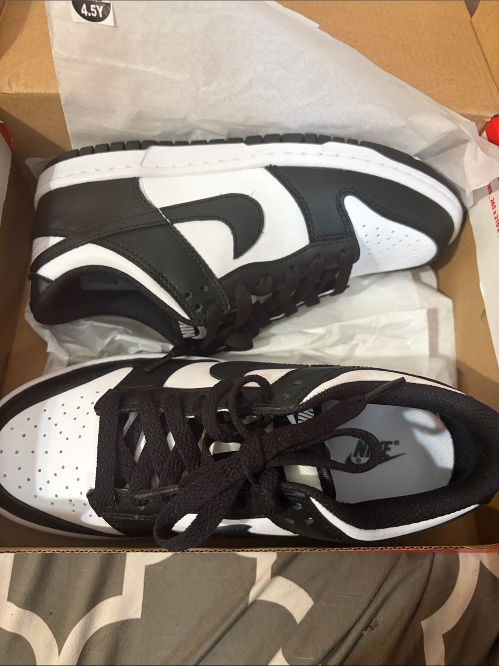 Nike Men’s Black and White Low-Top Sneakers